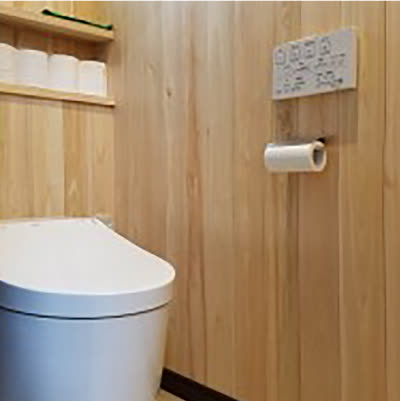 檜製トイレ壁