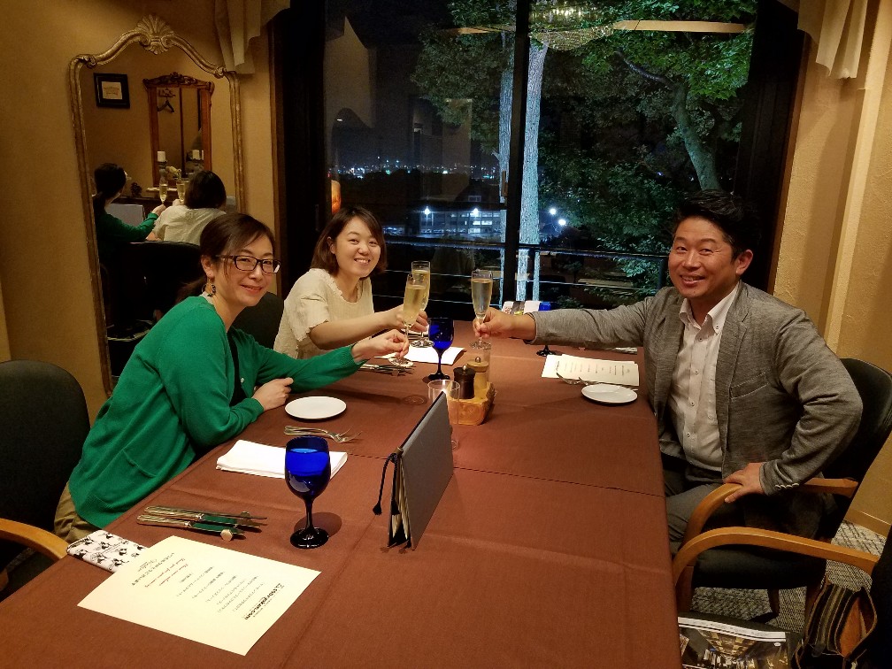 スタッフ集合写真(食事会)